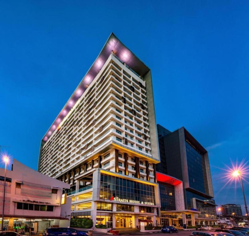 The Straits Suites By Ciconia Malacca Exterior photo